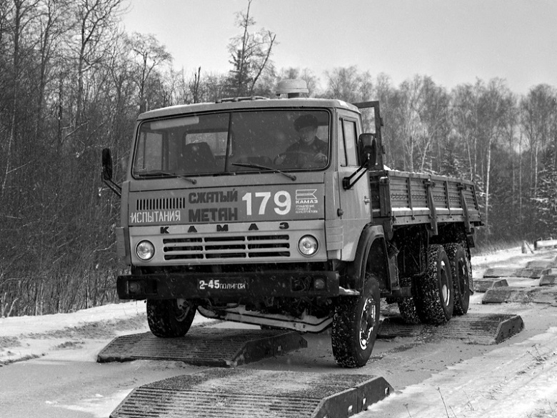 КАМАЗ-53218